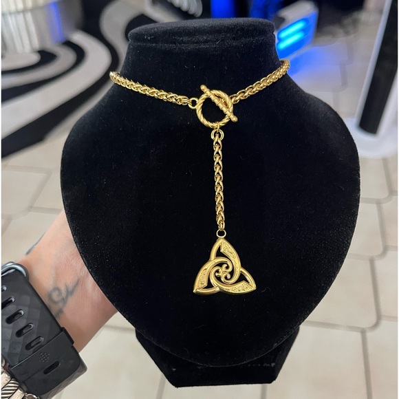 Celtic knot triangle trisquel y shape lariat toggle clasp chain necklace - Picture 8 of 10